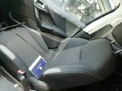 Veicolo di demolizione peugeot 208 style dell'anno 2016 alimentato hm01