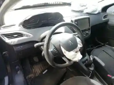 Veicolo di demolizione peugeot 208 style dell'anno 2016 alimentato hm01