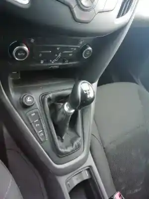 Verschrottungsfahrzeug ford focus lim. business des jahres 2015 angetrieben m1dd