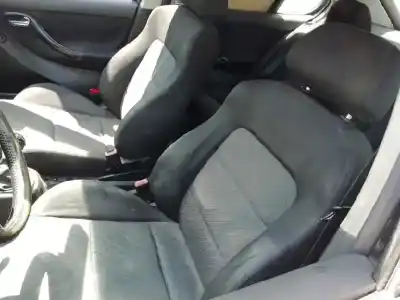 Veicolo di demolizione seat leon (1m1) 1.6 16 v dell'anno 2004 alimentato bcb