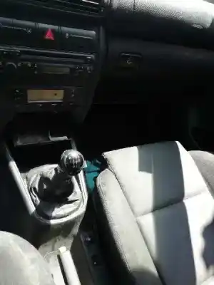 Veicolo di demolizione seat leon (1m1) 1.6 16 v dell'anno 2004 alimentato bcb