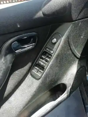 Veicolo di demolizione seat leon (1m1) 1.6 16 v dell'anno 2004 alimentato bcb