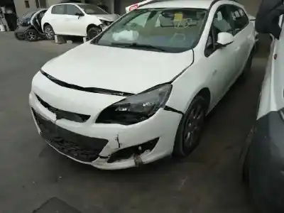 Veículo de Sucata opel astra j sports tourer selective do ano 2014 alimentado a17dts