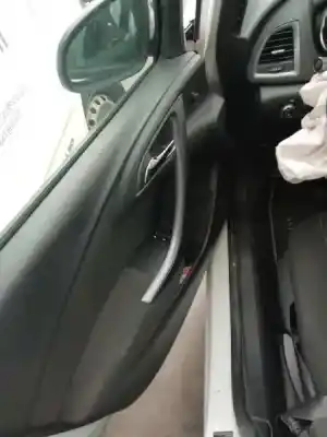 Veículo de Sucata opel astra j sports tourer selective do ano 2014 alimentado a17dts