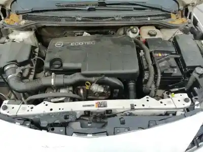 Veículo de Sucata opel astra j sports tourer selective do ano 2014 alimentado a17dts