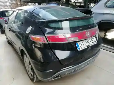 Veicolo di demolizione honda civic berlina (fn) 1.8 type s dell'anno 2007 alimentato r18a2