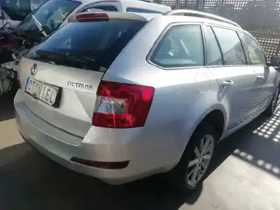 Здавання транспортного засобу skoda octavia combi (5e5) 1.6 tdi dpf року 2014 потужний clh