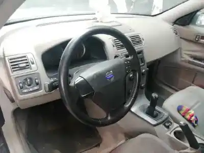 Veículo de Sucata volvo s40 berlina 1.6 d momentum do ano 2005 alimentado d4164t