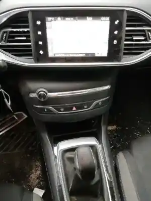 Sloopvoertuig peugeot 308 style van het jaar 2016 aangedreven hnz