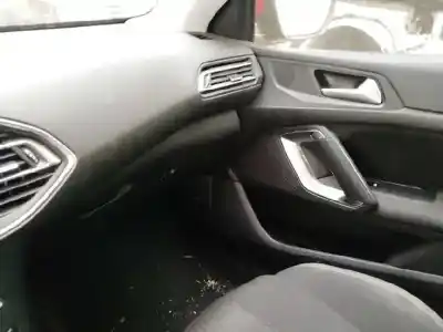 Sloopvoertuig peugeot 308 style van het jaar 2016 aangedreven hnz