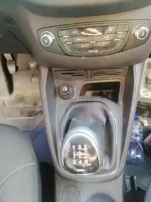 Veículo de Sucata ford transit courier combi trend do ano 2016 alimentado ugcb