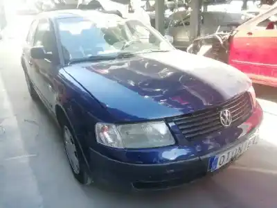 Vehículo de desguace VOLKSWAGEN PASSAT BERLINA (3B2) Comfortline del año 2000 con motor ATJ