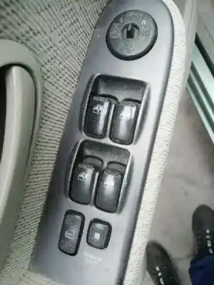 Sloopvoertuig hyundai trajet (fo) 2.0 crdi gls van het jaar 2004 aangedreven d4ea