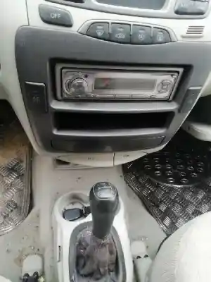 Sloopvoertuig hyundai trajet (fo) 2.0 crdi gls van het jaar 2004 aangedreven d4ea