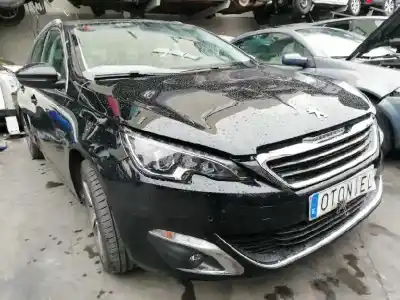 Veicolo di demolizione PEUGEOT 308 Allure dell'anno 2015 alimentato HN02 HNY