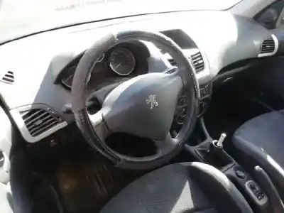 Vehicul casat peugeot 206+ básico al anului 2010 alimentat hfx