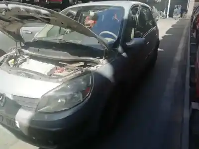 Veicolo di demolizione RENAULT SCÉNIC II (JM0/1_) 1.6 (JM0C JM0J JM1B) dell'anno 2005 alimentato K4M761