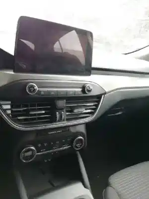 Vehicul casat ford focus titanium al anului 2020 alimentat ztda