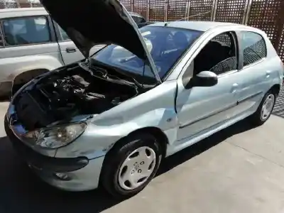 Verschrottungsfahrzeug PEUGEOT 206 BERLINA  des Jahres 2003 angetrieben 8HX