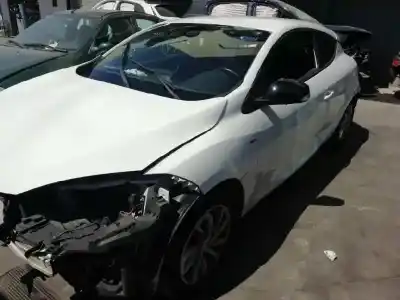 Vehicul casat renault megane iii coupe limited al anului 2016 alimentat h5f