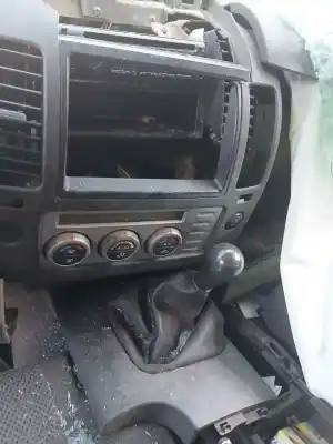 Veículo de Sucata nissan np300 navara (d40) 2.5 dci 4wd do ano 2006 alimentado yd25