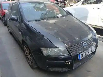 Scrapping Vehicle FIAT STILO (192_) 1.6 16V (192_XB1A) of the year 2004 powered 182 B6.000
