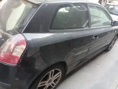 Scrapping Vehicle fiat stilo (192_) 1.6 16v (192_xb1a) of the year 2004 powered 182 b6.000