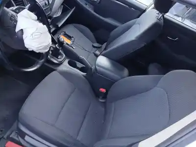 Véhicule à la ferraille kia carens iv 1.7 crdi de l'année 2013 alimenté d4fd