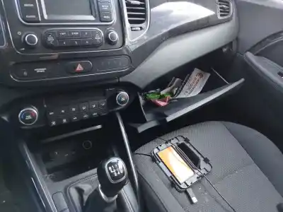 Véhicule à la ferraille kia carens iv 1.7 crdi de l'année 2013 alimenté d4fd