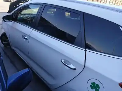 Véhicule à la ferraille kia carens iv 1.7 crdi de l'année 2013 alimenté d4fd