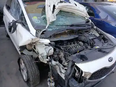 Véhicule à la ferraille kia carens iv 1.7 crdi de l'année 2013 alimenté d4fd