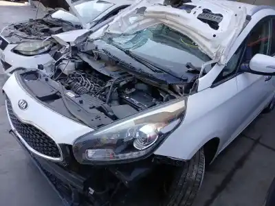 Véhicule à la ferraille kia carens iv 1.7 crdi de l'année 2013 alimenté d4fd