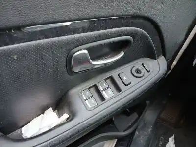 Véhicule à la ferraille kia carens iv 1.7 crdi de l'année 2013 alimenté d4fd