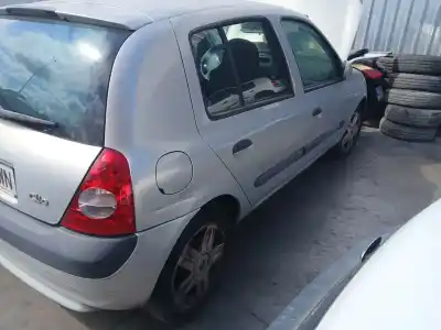 Veicolo di demolizione RENAULT CLIO II (BB_, CB_) 1.5 DCI dell'anno 2004 alimentato K9K 712
