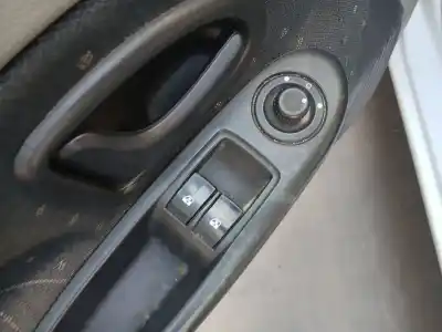 Veicolo di demolizione renault clio ii (bb_, cb_) 1.2 (bb0a, bb0f, bb10, bb1k, bb28, bb2d, bb2h, cb0a,... dell'anno 2001 alimentato d7f g7