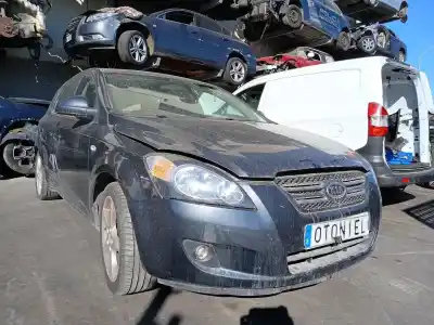 Veicolo di demolizione KIA CEE'D FASTBACK (ED) 2.0 CRDI 140 dell'anno 2010 alimentato D4EA