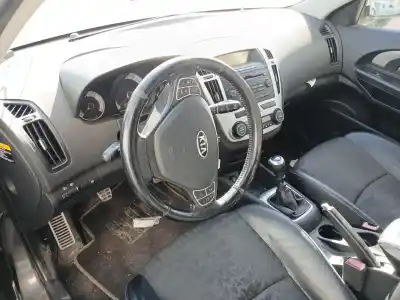 Veículo de Sucata kia cee'd fastback (ed) 2.0 crdi 140 do ano 2010 alimentado d4ea