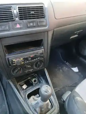 Veículo de Sucata volkswagen golf iv (1j1) 1.9 tdi do ano 2002 alimentado axr