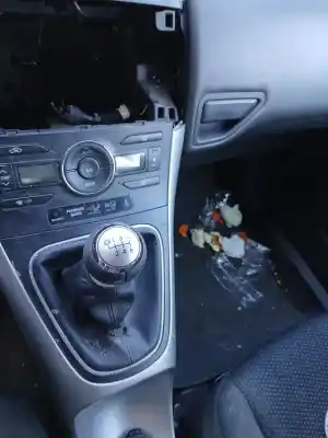 Veículo de Sucata toyota auris (_e15_) 1.4 d-4d (nde150_) do ano 2013 alimentado 1nd-tv