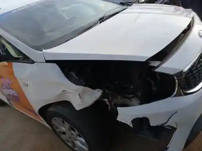Véhicule à la ferraille kia carens iv 1.7 crdi de l'année 2017 alimenté d4fd
