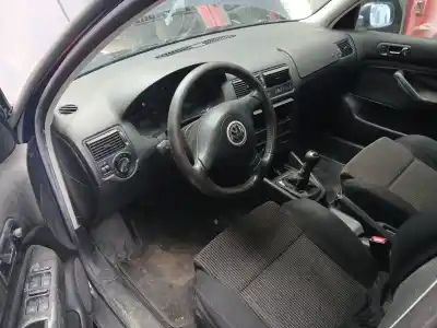 Veículo de Sucata volkswagen golf iv (1j1) 1.6 do ano 1999 alimentado aeh,akl,apf