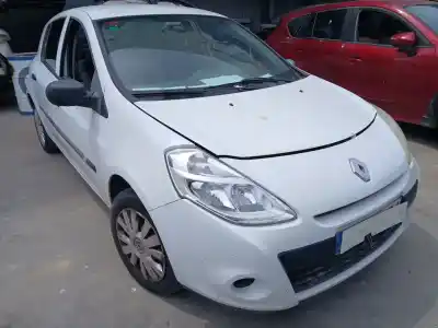 Veicolo di demolizione RENAULT CLIO III (BR0/1, CR0/1) 1.5 DCI dell'anno 2011 alimentato K9K 770