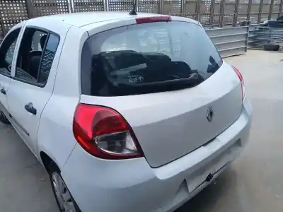Veicolo di demolizione renault clio iii (br0/1, cr0/1) 1.5 dci dell'anno 2011 alimentato k9k 770
