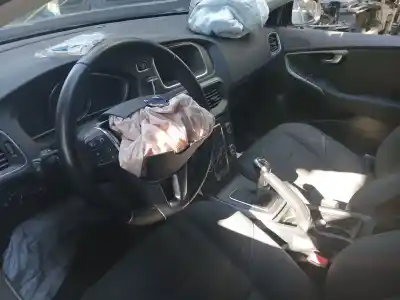 Veículo de Sucata volvo v40 fastback (525) d2 do ano 2015 alimentado d 4204 t13,d 4204 t8