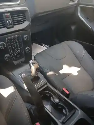 Veículo de Sucata volvo v40 fastback (525) d2 do ano 2015 alimentado d 4204 t13,d 4204 t8