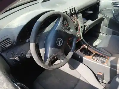 Здавання транспортного засобу mercedes-benz clase c t-model (s203) c 200 kompressor (203.245) року 2001 потужний m 111.955