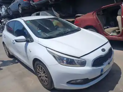 Vehicul casat KIA CEE'D (JD) 1.4 CRDI 90 al anului 2015 alimentat D4FC