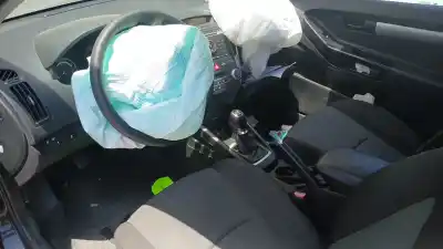 Veicolo di demolizione kia cee'd fastback (ed) 1.4 dell'anno 2012 alimentato g4fa