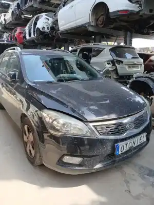 Veicolo di demolizione kia cee'd sw (ed) 1.6 dell'anno 2011 alimentato g4fc