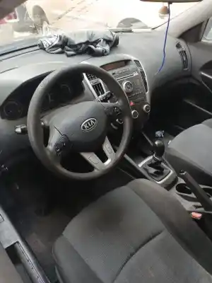 Veicolo di demolizione kia cee'd sw (ed) 1.6 dell'anno 2011 alimentato g4fc